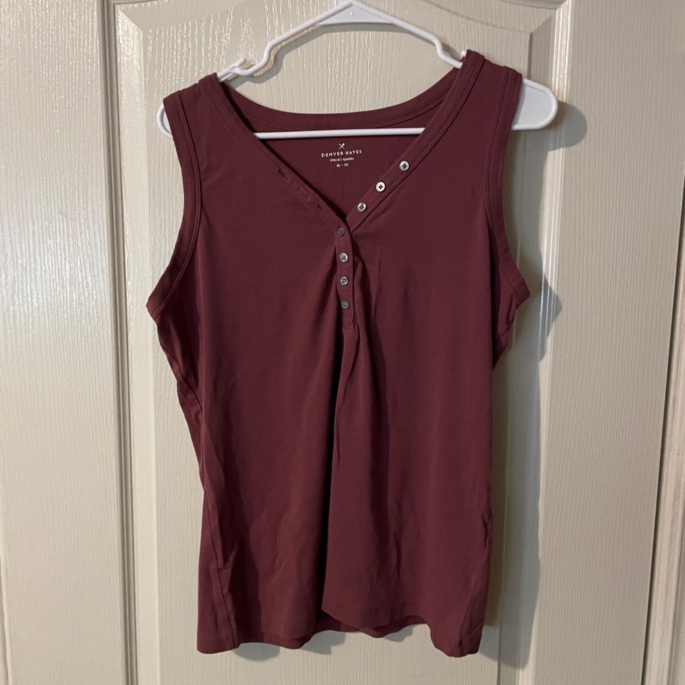 Maroon tank top 😍 (5/20)